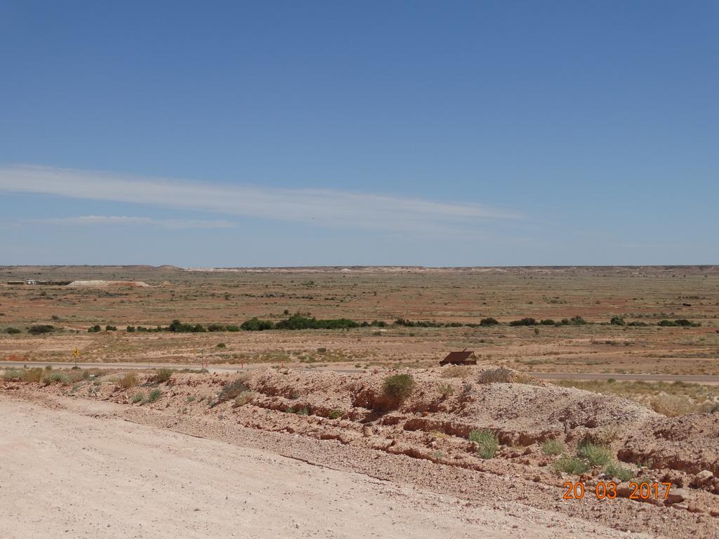 Di's Place Coober Pedy Exterior foto